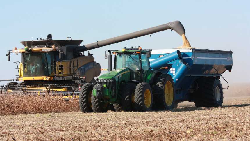 Kinze has added new functionality to its Autonomous Harvest System, including the ability to run multiple combines and autonomous carts in the field simultaneously.