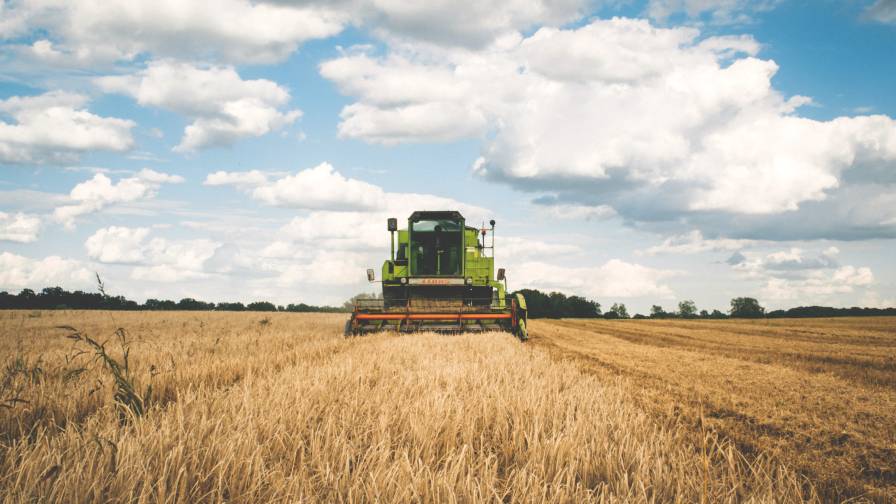 Pexels-Agriculture_Fields_Tractor_Precision_AG